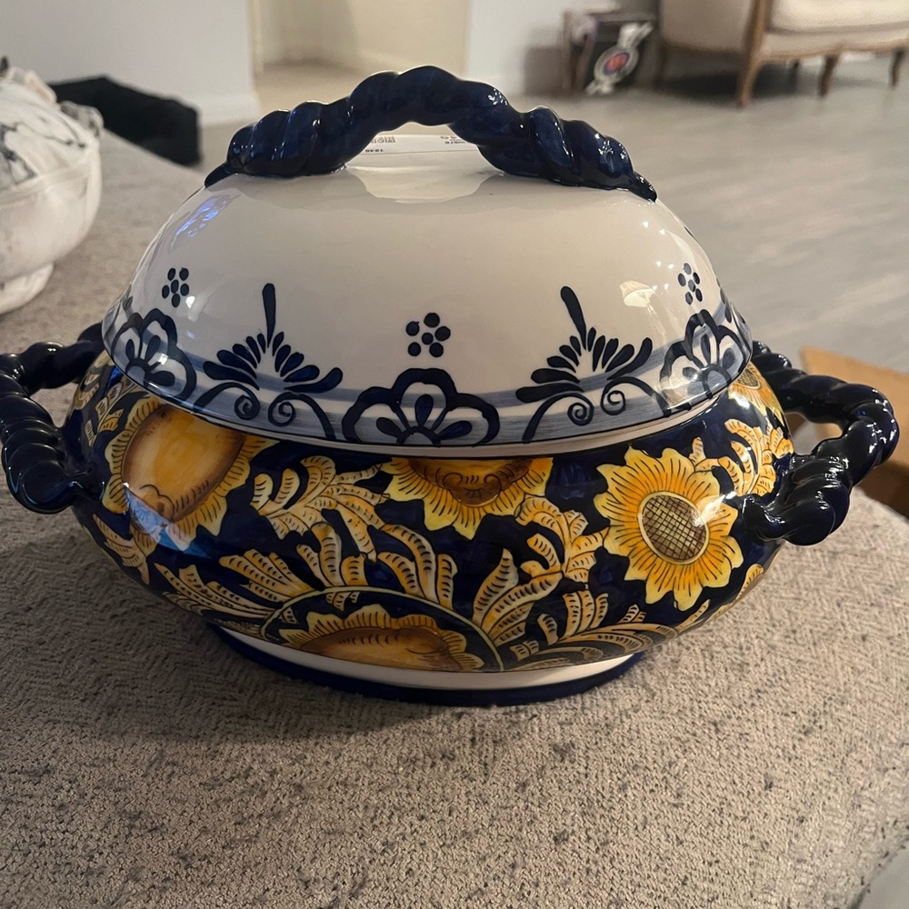 Godinger Large Soup Tureen, sunflower Tuscany design